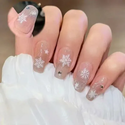 ネイルシール ホワイト 雪の結晶 インスタ映え クリスマス デコレーション パーツ ネイルステッカー セルフネイル 貼るだけ簡単 ジェルネイル風 ネイルアート 爪飾り 冬季限定 華やかデザイン 高品質素材 手軽にサロン級 指先アレンジ おしゃれ かわいい