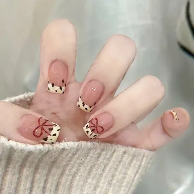 ネイルチップ レディース スクエア型 かわいい フレンチスタイル ヒョウ柄 蝶々結び ピンク系 24枚セット つけ爪 付け爪 ネイルアート ジェルネイル風 デザイン性 接着剤不要 初心者向け 簡単装着 おしゃれ オシャレ デコレーション 大人かわいい ガ