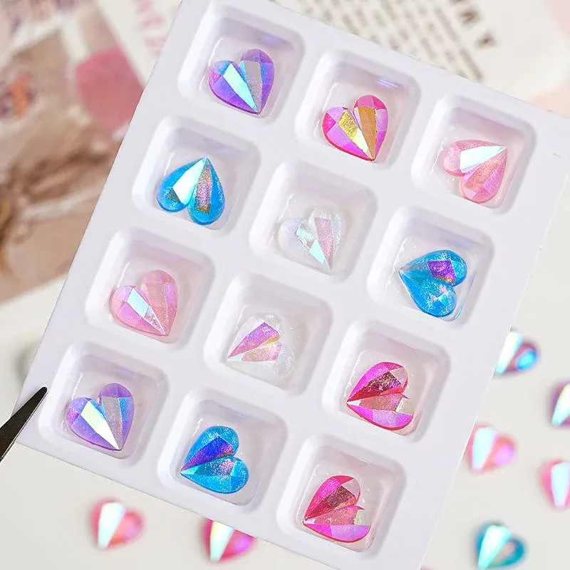 ネイルパーツ レディース DIY ハート アクセサリー 樹脂素材 デコレーションパーツ 爪飾り 耳飾り 頭飾り 装飾品 かわいい おしゃれ ネイルアート用品 立体感 ハンドメイド クラフト 素材 キラキラ デザイン パーツセット 小物 アクセサリー制作