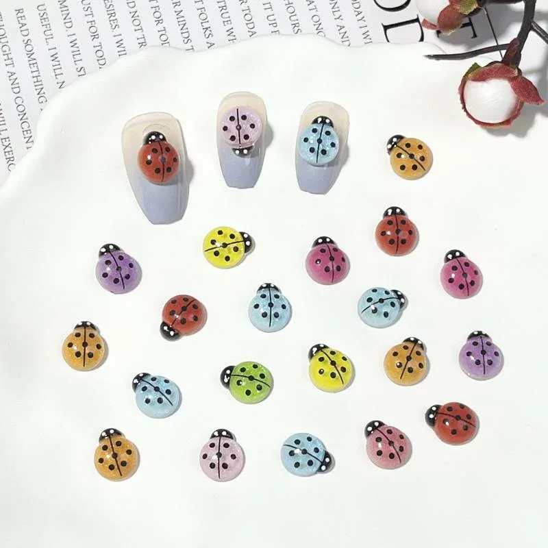 ネイルパーツ ネイルアート用品 樹脂製 7星テントウムシ 昆虫モチーフ かわいい ミニサイズ 立体 デコパーツ DIY用品 ハンドメイド デコレーションパーツ 爪飾り 3D ネイル用小物 アート用 樹脂アクセサリー リアルデザイン 繊細な仕上がり おしゃ
