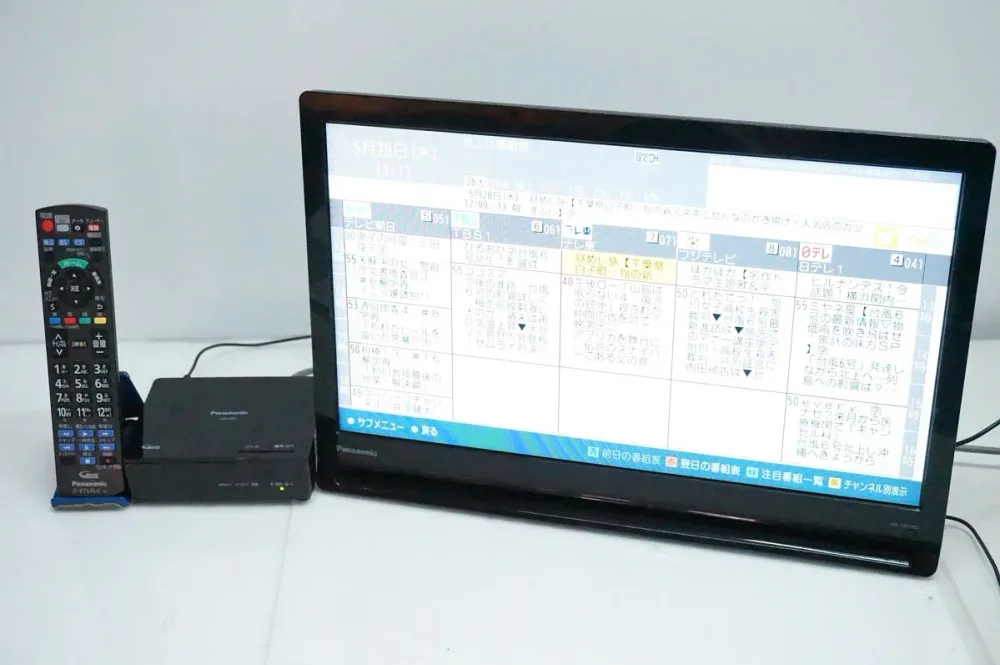 【中古】Panasonic ポータブル地上・BS・110度CS 19V型 デジタルテレビ プライベートビエラ UN-19CF8-K
