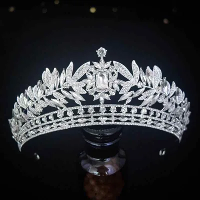 ウェディング ティアラ レディース 花嫁 クラウン 合金 水晶 ラインストーン ガラス 白 春 結婚式 ドレス アクセサリー 高級感 プリンセス レトロ 花 デザイン スクエア モチーフ 電気メッキ加工