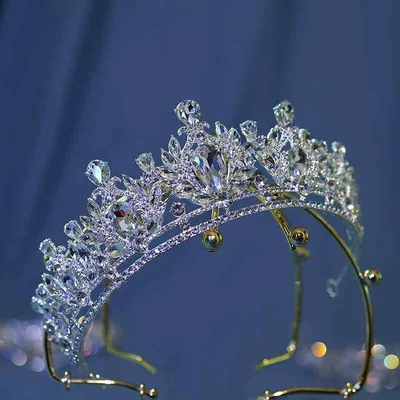 王冠 ヘッドアクセサリー レディース バロック 高級感 花嫁 ティアラ 水晶 馬眼石 誕生日 結婚 欧式 復古 銀 合金 電気メッキ 白水晶 ウェディング ヘアアクセ