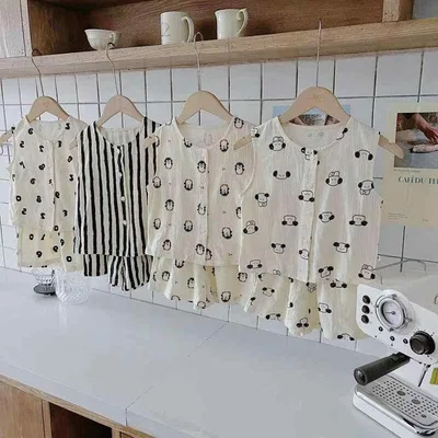 セットアップ キッズ 子供服 ノースリーブシャツ 短裤 部屋着 ルームウェア 薄手 綿麻 通気性 吸汗速乾 かわいい イラスト プリント 夏 2点セット
