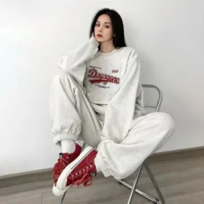 セットアップ レディース 女性用 アメカジ アメリカンレトロ 秋冬 カジュアル 普段使い リラックスウェア ゆったり スウェット トレーナー プルオーバー ジョガーパンツ スウェットパンツ 大きいサイズ コットン 綿 白 グレー