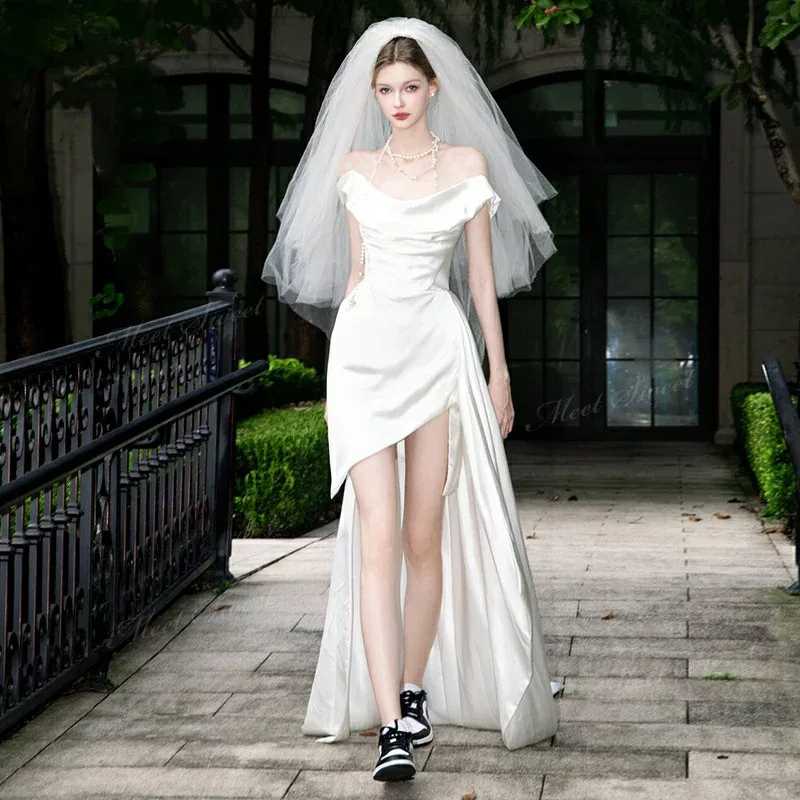 ウェディングドレス ミニ ショート丈 ミニドレス 二次会 結婚式 前撮り 記念撮影 誕生日 ドレス 花嫁 ウエディングドレス オフショルダー 前短後長ドレス 海外挙式 白 オフホワイト ウェディングフォト ブライダル フォトウェディング フィッシュテールドレス