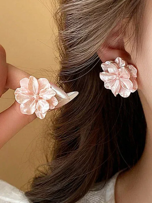 イヤーアクセサリー ジュエリー レディース 1ペア ピンクの花柄ハートスタッドピアス、3D コーンフラワー ピアス、とてもかわいらしく優しいジュエリー