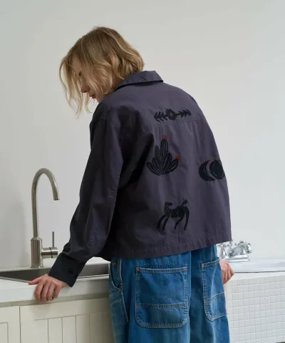 【SALE/26%OFF】RNA-N J2188 エンブロイダリーブルゾン アールエヌエーエヌ ジャケット・アウター ブルゾン・ジャンパー カーキグリーン グレー【送料無料】