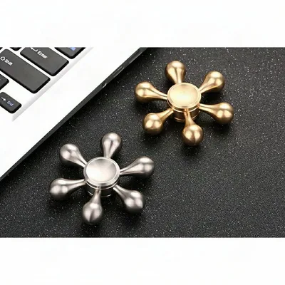 新型DIY ハンドスピナー 水道 Hand Spinner ストレス解消 6枚翼リムーバブル 高速回転 指 2色 フォーカス玩具大人子供に適用 スピナー