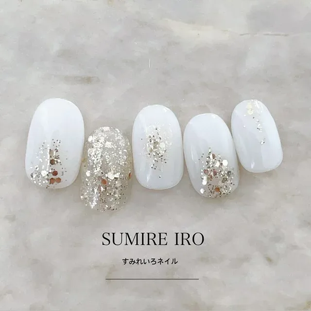 ネイルチップ つけ爪 ブライダルネイル ショート 成人式ネイル デザイン シンプルネイル nail ベージュネイル 小さい爪 大きい爪 ベリーショート ちび爪 大人ネイル 付け爪 オーダーネイル 【o2164】ホワイトラメグラデーション