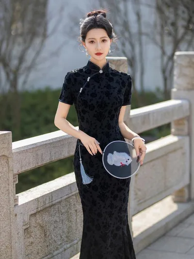 チャイナドレス レディース 復古 植絨 提花 スリム 魚尾スカート ひざ下 ミモレ丈 パーティードレス 結婚式 二次会 お呼ばれ 衣装 ブラック 紫
