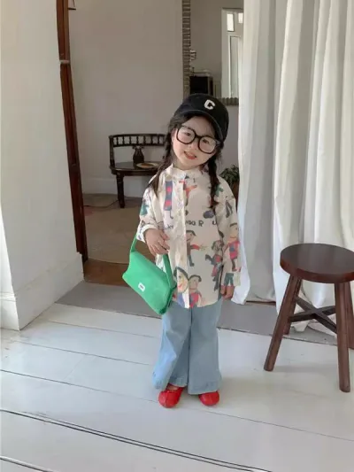 女児用 牛仔パンツ 春夏 キッズ 女の子 コットン 素材 長ズボン 喇叭型 フレアスタイル ミディアムウエスト 伸縮性 吸湿速乾 純色 トレンド デザイン 夏向け 通気性 軽量 普段使い 3〜8歳 かわいい シルエット