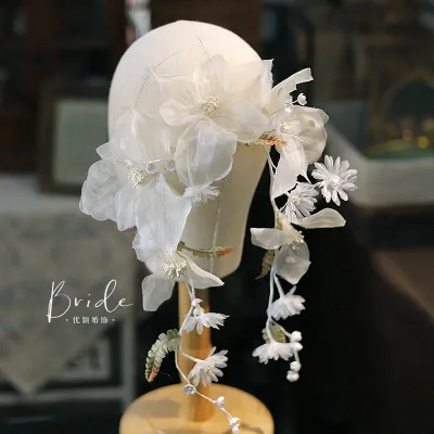 ウェディングヘッドドレス 花モチーフ 立体花 フラワー 結婚式 髪飾り 前撮り 二次会 発表会 演奏会 ブライダル パーティー 花嫁小物 披露宴 着物 和服 ウエディングヘアアクセサリー ヘッドアクセ 和装 成人式 海外挙式 ホワイト イエロー ヘアコサージュ ヘアアレンジ