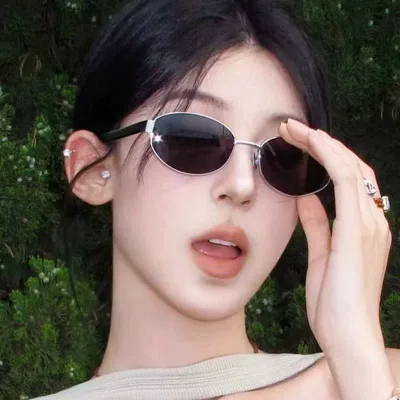 サングラス 男女兼用 ユニセックス オーバル 楕円形 レトロ ヴィンテージ 個性的 トレンド 韓国風 高級感 紫外線カット UV400 メタルフレーム PCレンズ 普段使い 旅行 ドライブ ファッション グレー ブラック ヒョウ柄 ゴールドフレーム