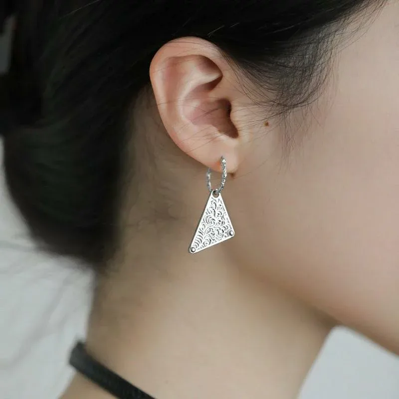 ピアス レディース フープピアス 三角 唐草 プレート シルバー925 メッキ ゴールド 揺れる アラベスク エスニック カジュアル 通勤 通学 両耳用 アクセサリー ジュエリー おしゃれ
