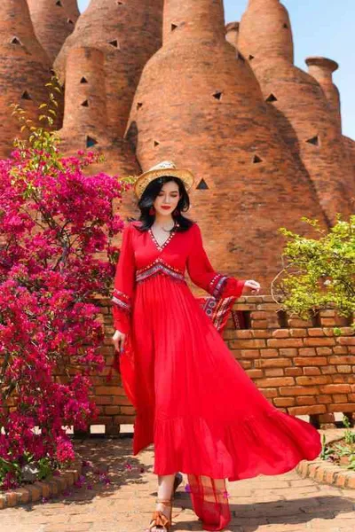 ワンピース レディース ロング丈 赤 マキシ丈 フレア リゾート ビーチ 旅行 海辺 砂漠 写真撮影 軽やか 上品 フェミニン 大人かわいい おしゃれ 春夏