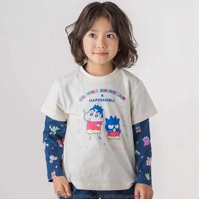 【原作クレヨンしんちゃん×はぴだんぶい×SLAPSLIP】フロントプリント半袖Tシャツ+総柄長袖Tシ
