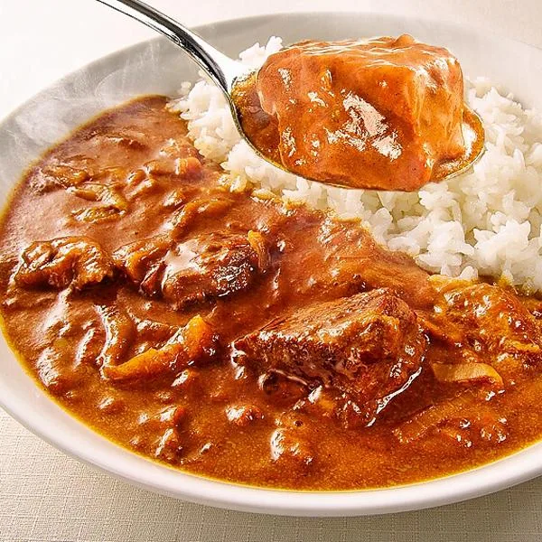 じっくり煮込んだ牛すじの旨みがたっぷりとろけた、ちょっとスパイシーなコク旨カレー!牛すじカレー専門店「戸紀屋」のこだわり牛すじカレー 3パックセット