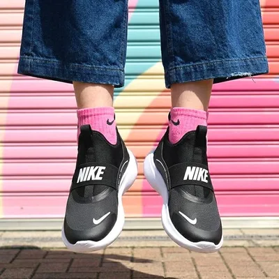 30%OFF ナイキ スリッポン スニーカー レディース キッズ NIKE フレックス ランナー 4 GS シューズ 靴 FLEX RUNNER 4 ブラック ホワイト if2893