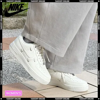 【並行輸入品】ナイキ スニーカー レディース ウィメンズ エア フォース 1 '07 LV8 NIKE WMNS AIR FORCE 1 '07 LV8 SAIL/SAIL-METALLICSILVER IV4727-133