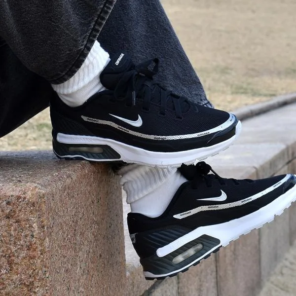 ナイキ スニーカー レディース Max Air カジュアル シューズ 靴 ファッション スポーツ ローカット NIKE ウィメンズ エア マックス BIA SE IM6978 001 黒