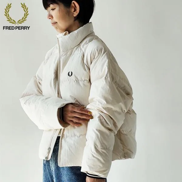 フレッドペリー FRED PERRY レディース ラグランスリーブパテッドジャケット RAGLAN SLEEVE PADDED JACKET 秋 冬 ECRU エクリュ 刺繍 J3104 (クーポン対象外)