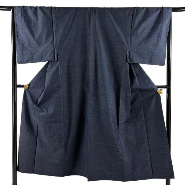 男着物 身丈149cm 裄丈67.5cm L 袷 紬 幾何学模様 紺色 正絹 秀品 中古 在庫一掃