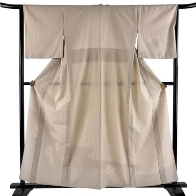 美品 付下げ 身丈158.5cm 裄丈64.5cm M 単衣 紬地 うさぎ 縞 ベージュ 正絹 名品 中古