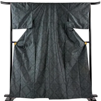 美品 紬 身丈164cm 裄丈66cm M 袷 菱 華文 深緑 正絹 優品 中古