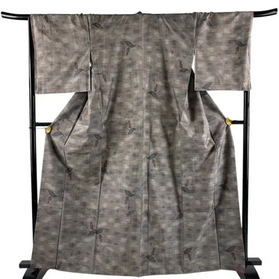 美品 紬 身丈163.5cm 裄丈67.5cm L 袷 葉と実 幾何学模様 灰茶 正絹 優品 中古