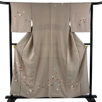 付下げ 身丈157cm 裄丈63.5cm S 袷 菊 笹 金彩 灰茶 正絹 秀品 中古