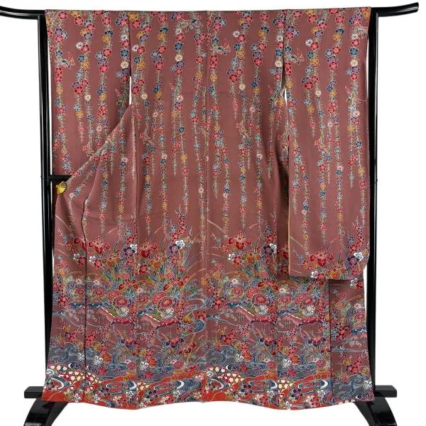 美品 振袖 身丈162cm 裄丈63.5cm S 袷 草花 波頭 縮緬 ピンクベージュ 正絹 名品 中古