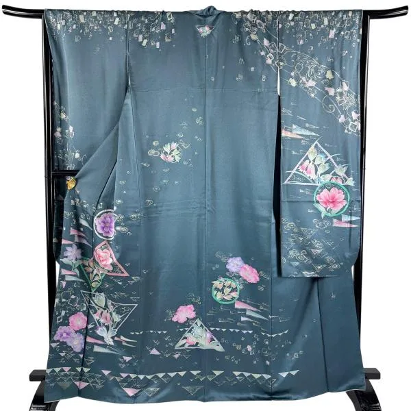 振袖 身丈166.5cm 裄丈66cm M 袷 落款あり 草花 鱗文 金銀彩 刺繍 緑 正絹 秀品 一つ紋 中古