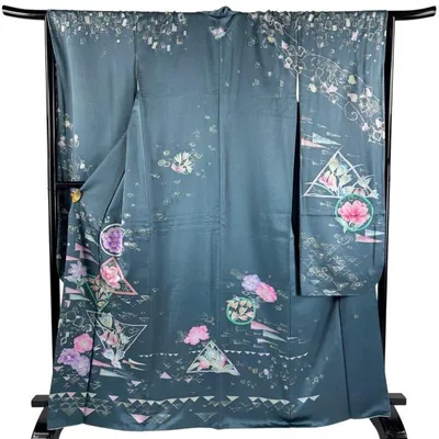 振袖 身丈166.5cm 裄丈66cm M 袷 落款あり 草花 鱗文 金銀彩 刺繍 緑 正絹 秀品 一つ紋 中古