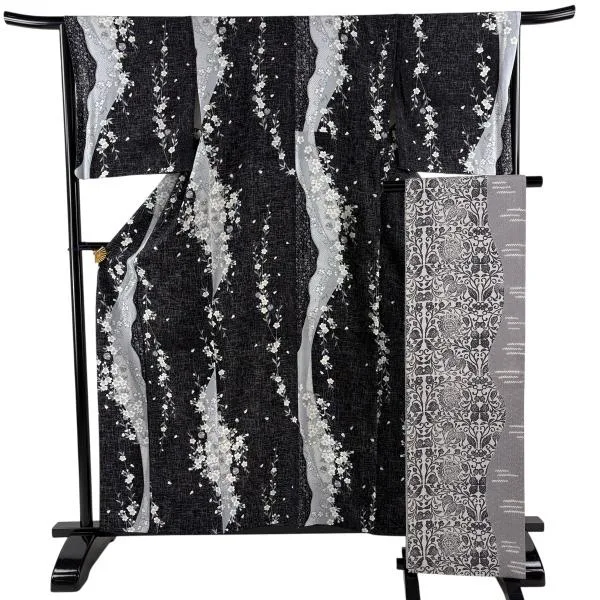 美品 小紋 身丈159cm 裄丈66cm M 袷 袋帯セット 桜 鈴 黒 正絹 秀品 中古