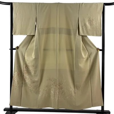 美品 付下げ 身丈153.5cm 裄丈65cm M 袷 片端車 草花 刺繍 ベージュ 正絹 秀品 中古