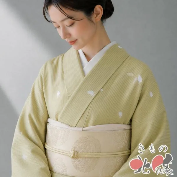小紋 着物 中古 正絹 袷 カジュアル 花びら模様 桜散らし 雪輪 枯色 金 身丈157cm 裄64.5cm M きもの北條 A1409-2