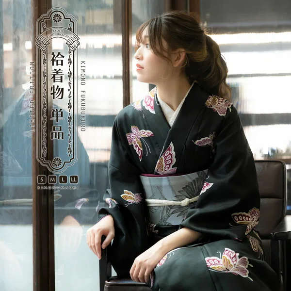 洗える着物 袷着物単品 「飛び蝶 黒市松」 KIMONOMACHI オリジナル きもの福袋から飛び出た着物単品 サイズS/M/L/LL 小紋 カジュアル着物 (メール便不可)