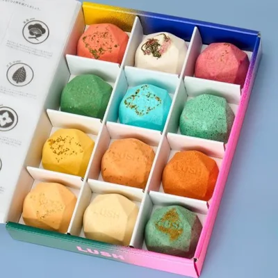 公式 LUSH 四季の一服 バスボム 入浴剤 セット ギフト 詰め合わせ 誕生日 プレゼント 自然派 お返し お祝い かわいい おしゃれ 人気 内祝い 父の日 ラッシュ