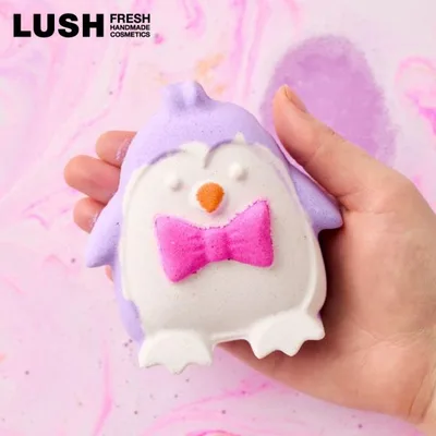 LUSH クリスマスペンギン バスボム 入浴剤 クリスマス 数量限定 ギフト プレゼント ペンギン かわいい お風呂 保湿 柑橘 香り ラッシュ 公式