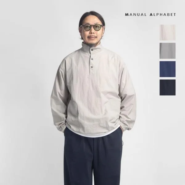 マニュアルアルファベット MANUAL ALPHABET ナイロンタフタ スタンドカラープルオーバーシャツ 日本製 メンズ