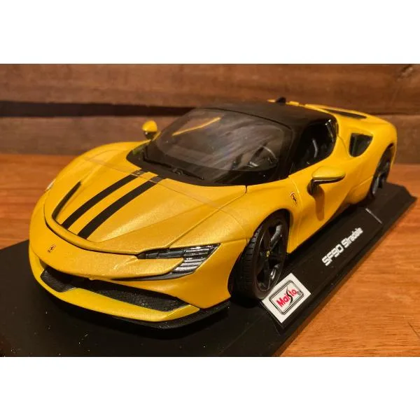 ミニカー Ferrari SF90 Stradale Yellow 1/18 MAISTO フェラーリ ストラダーレ クーペ マイスト イタリア車 ハイブリッド スーパーカー インテリア プレゼント