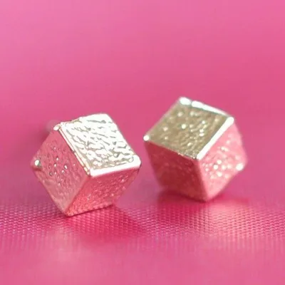 ピアス レディース キューブ k18 18金 金属アレルギー対応 プチルル 人気 女性 ブランド 誕生日 プレゼント ギフト
