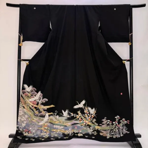 黒留袖 結婚式 紋付 リサイクル着物 正絹 裄66.3cm M size リメイク 中古 礼装 リユース 6393