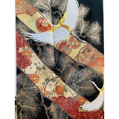 着物 黒留袖 正絹 / 黒色系 ブラック系 / 草花文 鶴 五つ紋 身丈約160.5cm 裄丈約65cm 袖幅49cm 後幅29cm 前幅23.5cm TCS着物 W43