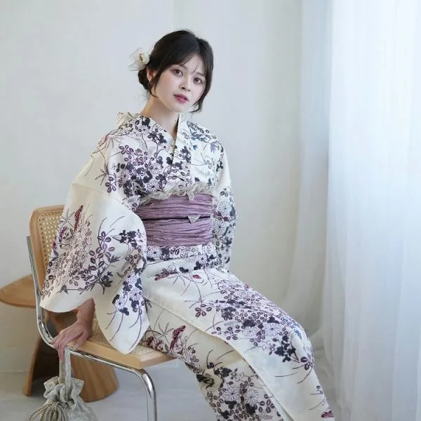 浴衣 セット レディース utatane 高級変わり織 フリーサイズ 3点セット 浴衣/帯/下駄 ベージュ ラベンダー 萩 菊 レトロ ベージュに薄紫の小さな萩と菊 ●