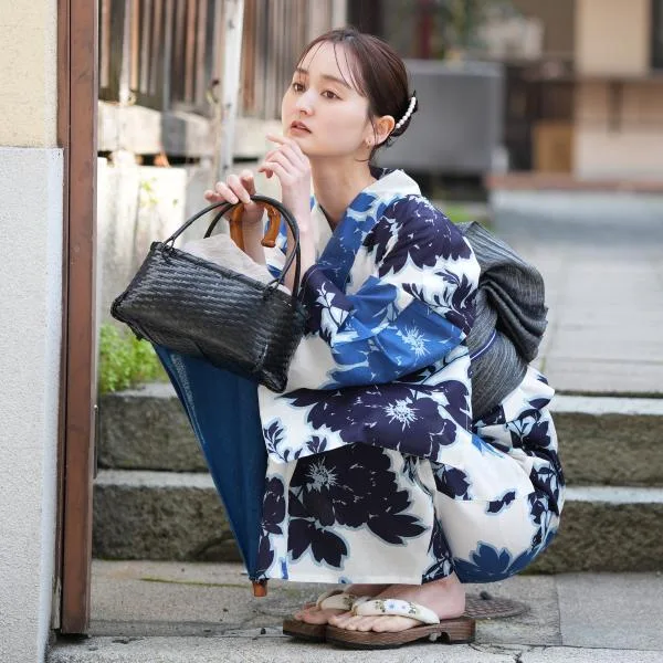 浴衣 レディース セット utatane 高級変わり織 浴衣3点セット 藍の静寂・大輪更紗 フリーサイズ 国産生地・国内染色 希少図案を現代に復刻 浴衣・帯・下駄 ●