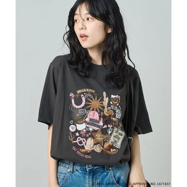 tシャツ 半袖 SANRIO/サンリオ ”HELLO KITTY' Giddy Upコラージュ プリントTシャツ/ハローキティ レディース