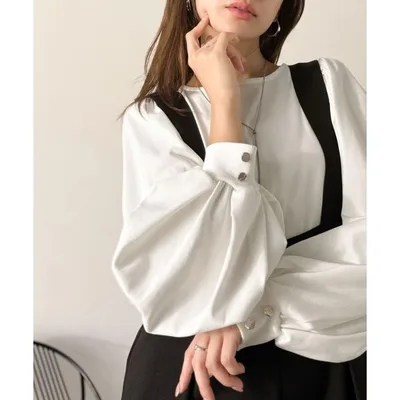tシャツ シルエットで差が付く、綺麗めスタイルの完成形袖先ボタンボリュームスリーブトップス(長袖) レディース