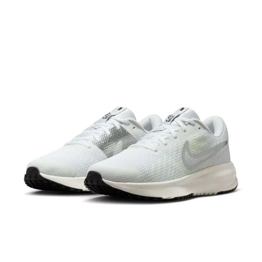 รองเท้าวิ่งผู้หญิง Nike Run Defy HM9593